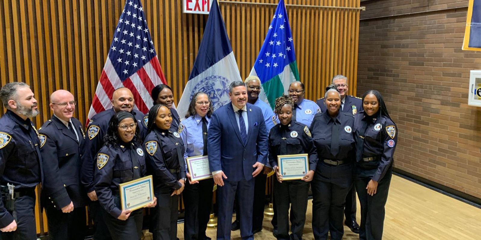 NYC dispatcher wins Never Quit Service Award after stopping shooter in subway