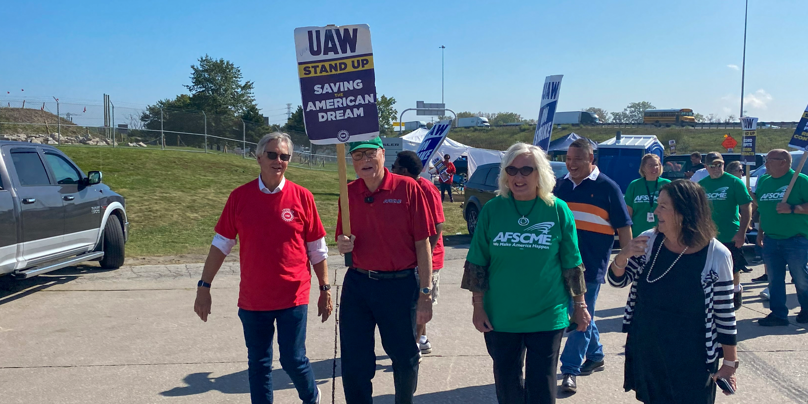 President Saunders, AFSCME members picket with UAW members, show strong solidarity