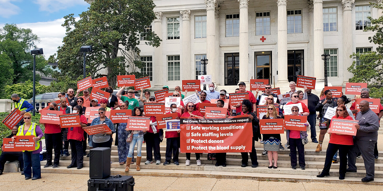 tit Neuropati Bugt American Red Cross workers, including AFSCME members, rally for fair  contract | American Federation of State, County and Municipal Employees  (AFSCME)