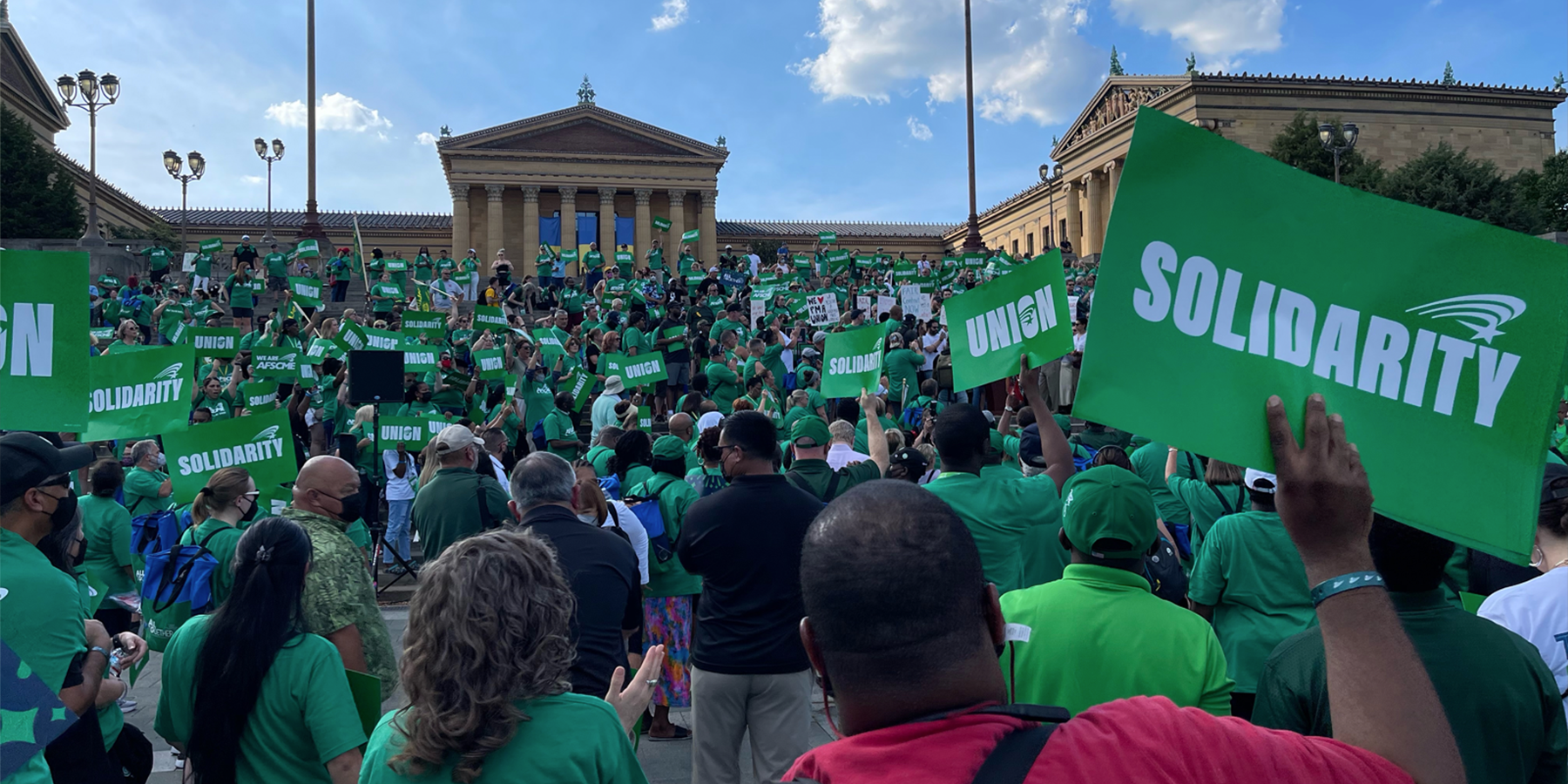 AFSCME brings Convention power, momentum to rally for Philadelphia Art Museum workers