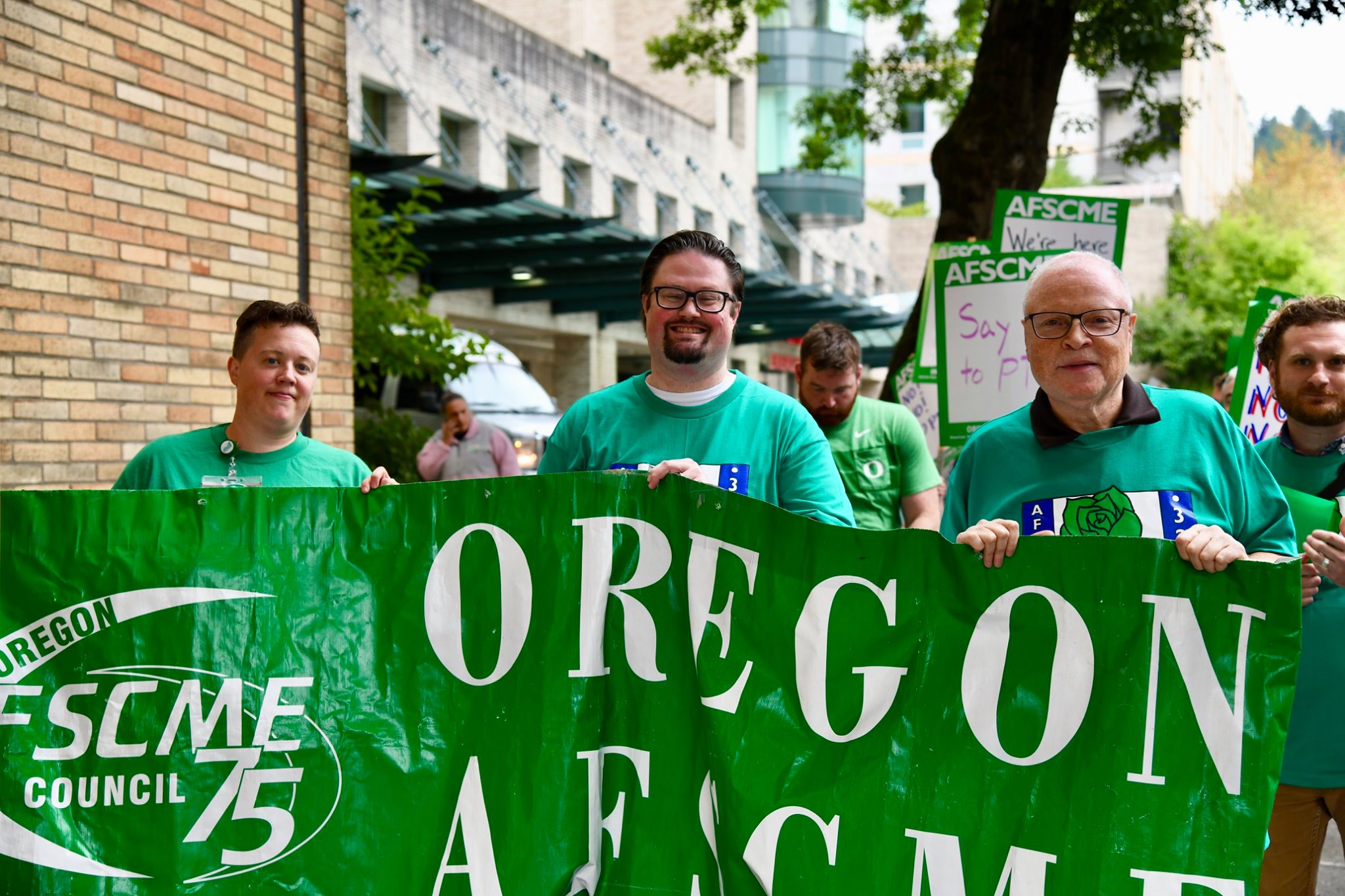 Oregon Health and Science University Workers Stand Together for Respect