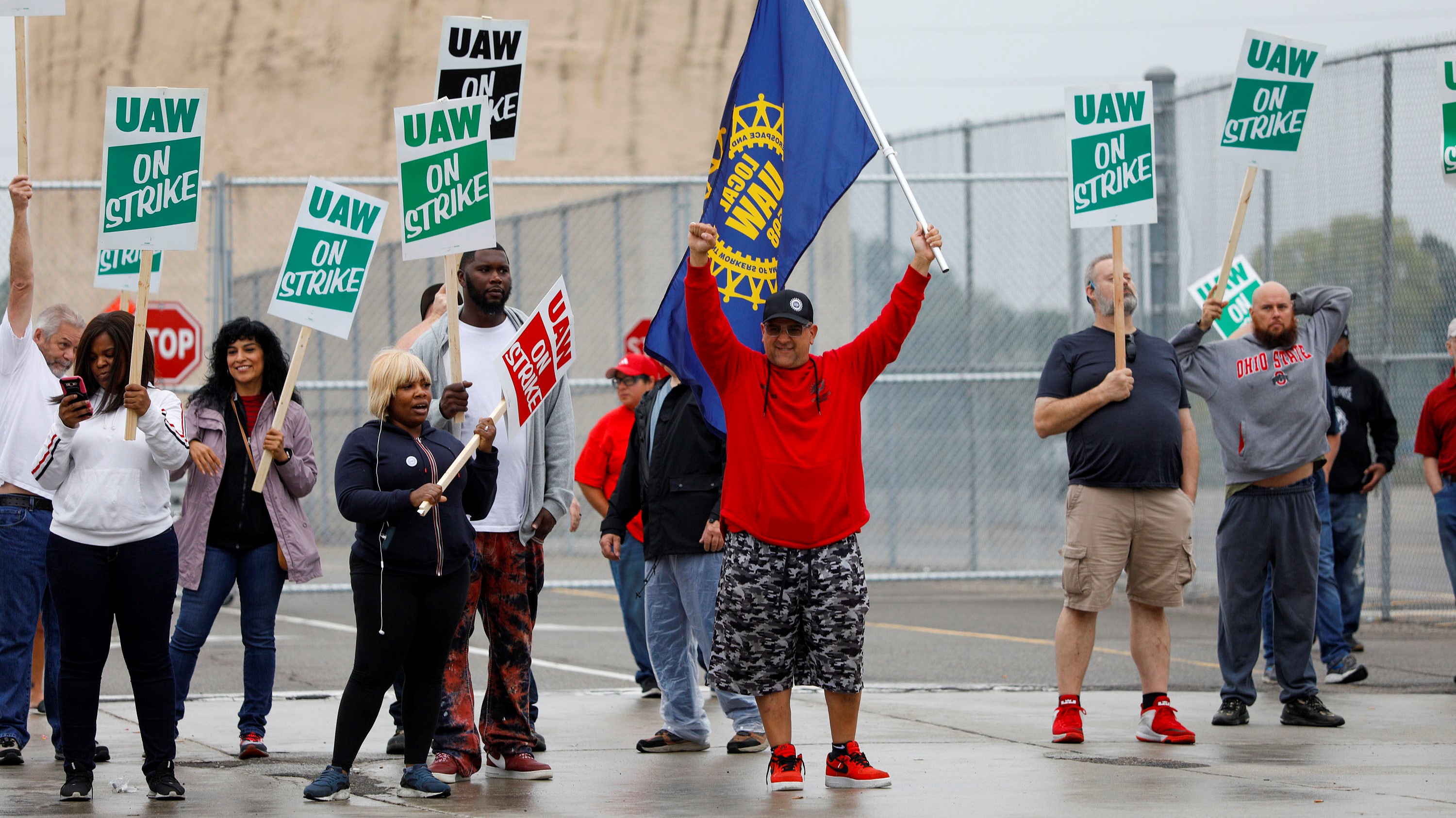 Across the Nation, Workers Are Striking Like It’s 1986