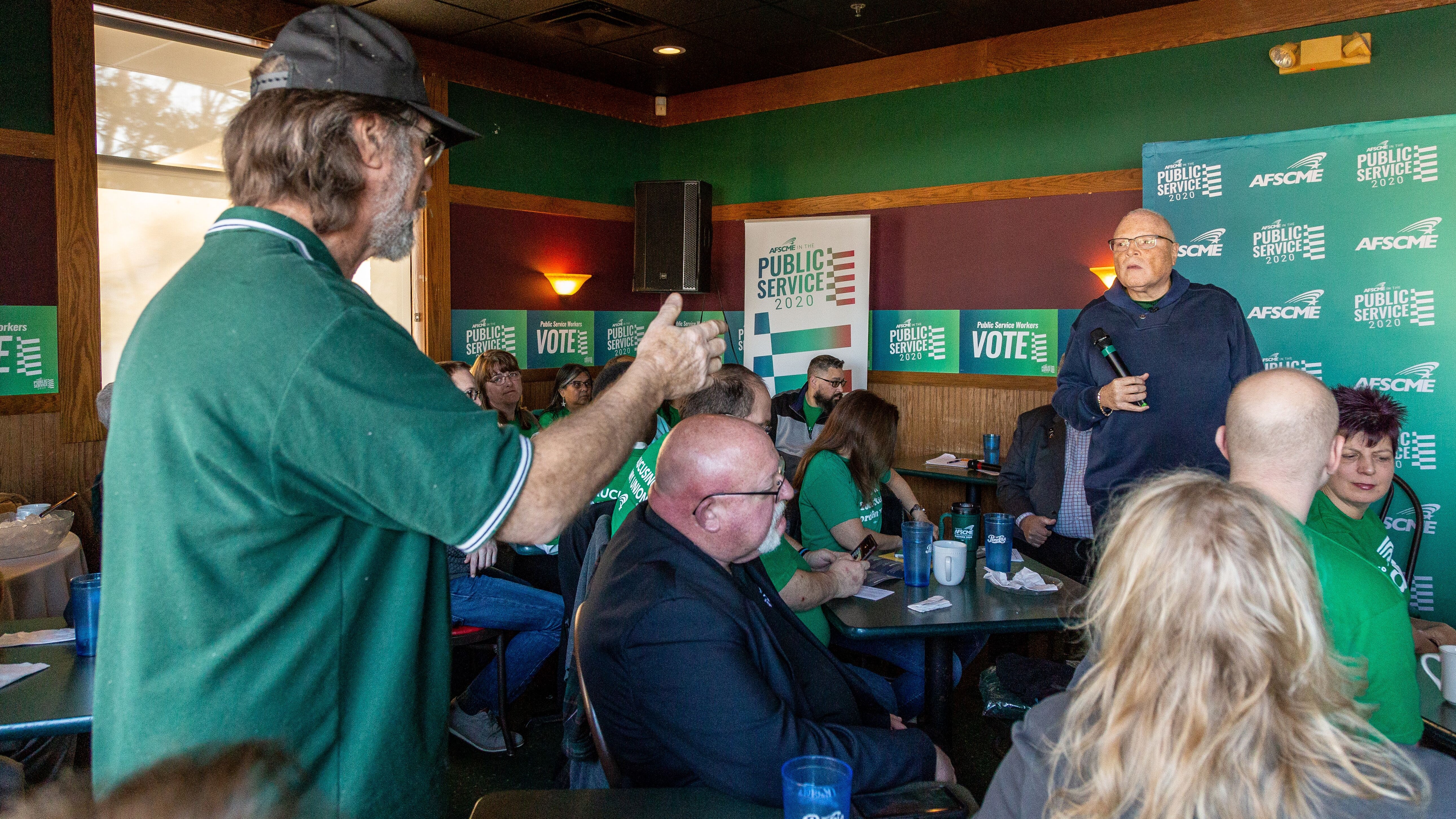 At AFSCME’s Iowa Coffee Caucus, Candidates Champion Public Services and Unions