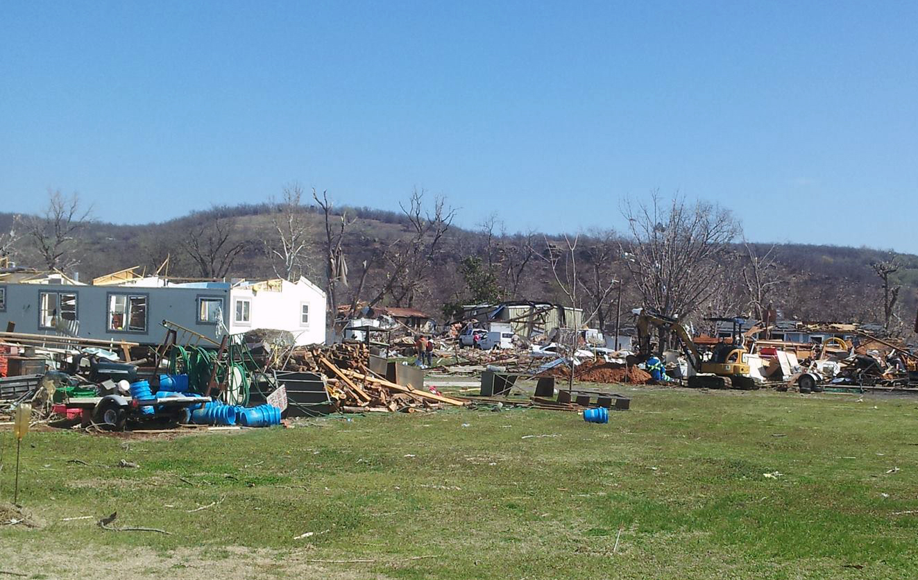 Tulsa AFSCME Members Rush in to Clean Up After Tornado