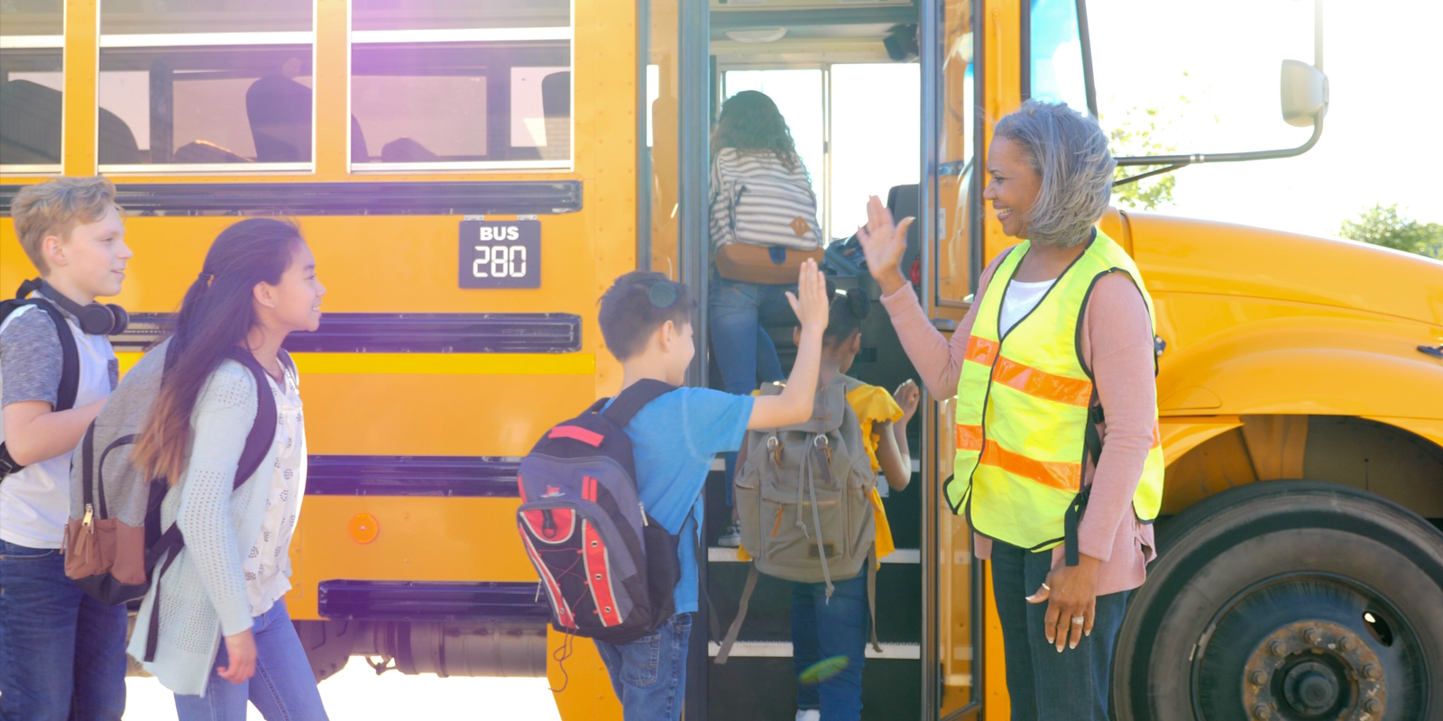 En distrito escolar de Illinois, miembros de AFSCME resuelven problema de escasez de conductores